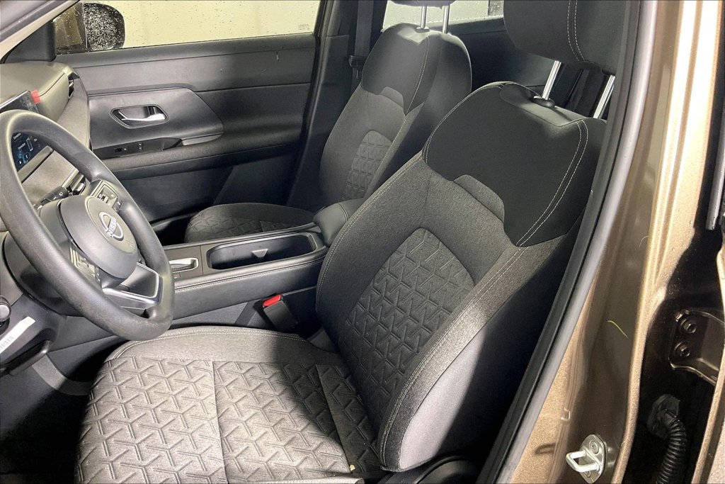 Used 2025 Nissan Kicks SV AWD/4WD image 31