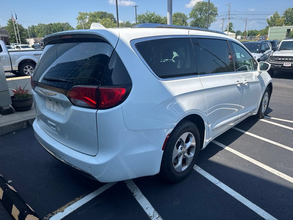 Used 2017 Chrysler Pacifica Touring-L Plus FWD image 3