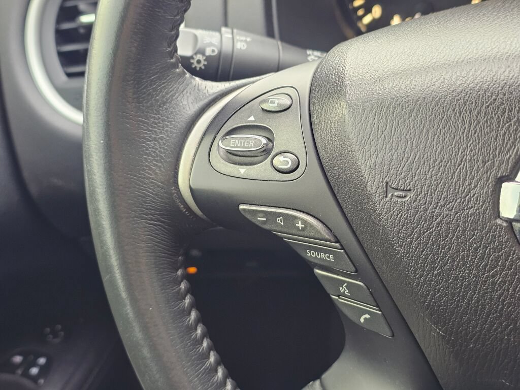 Used 2018 Nissan Pathfinder SV image 29