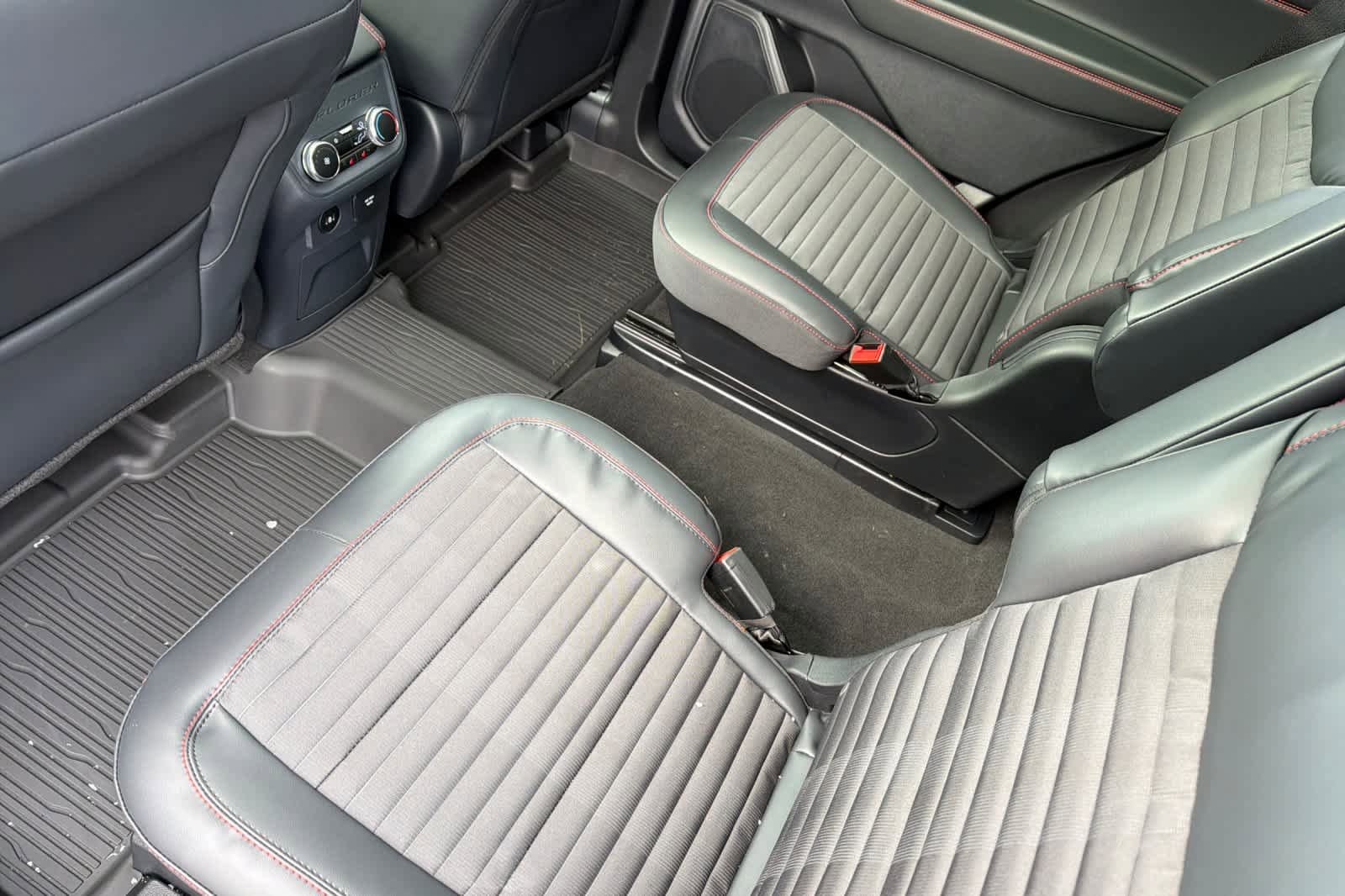 New 2026 Ford Explorer ST-Line w/ ST-Line Street Pack image 11