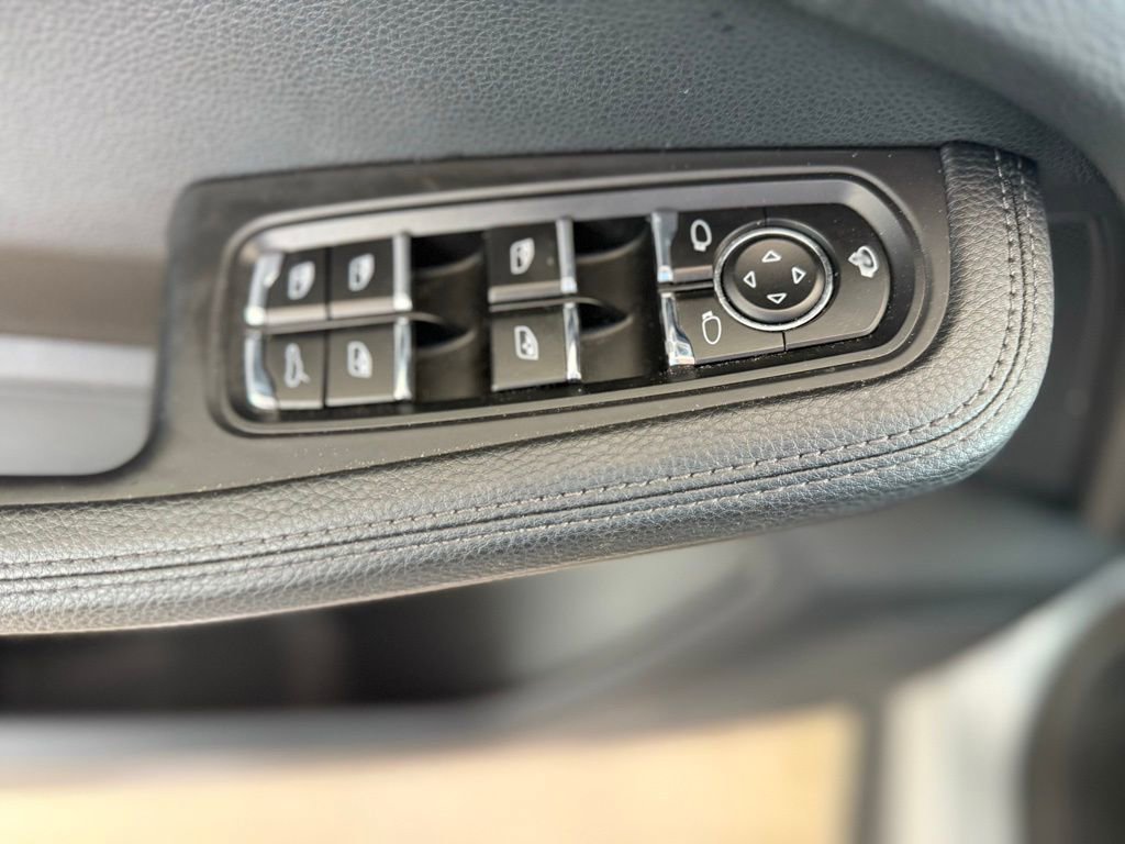 Used 2024 Porsche Macan image 18
