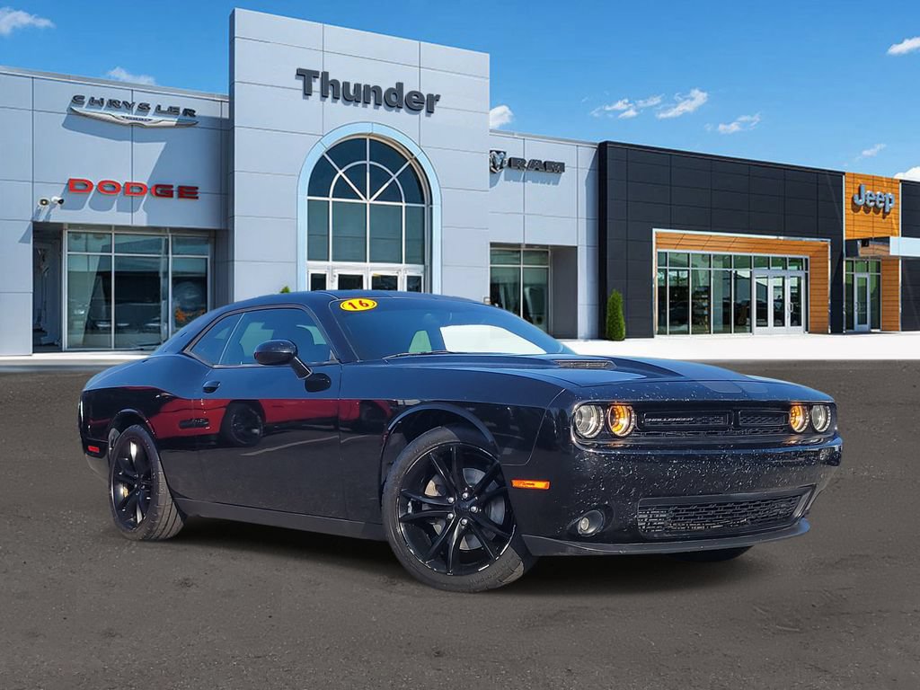 Used 2016 Dodge Challenger SXT Plus RWD image 1