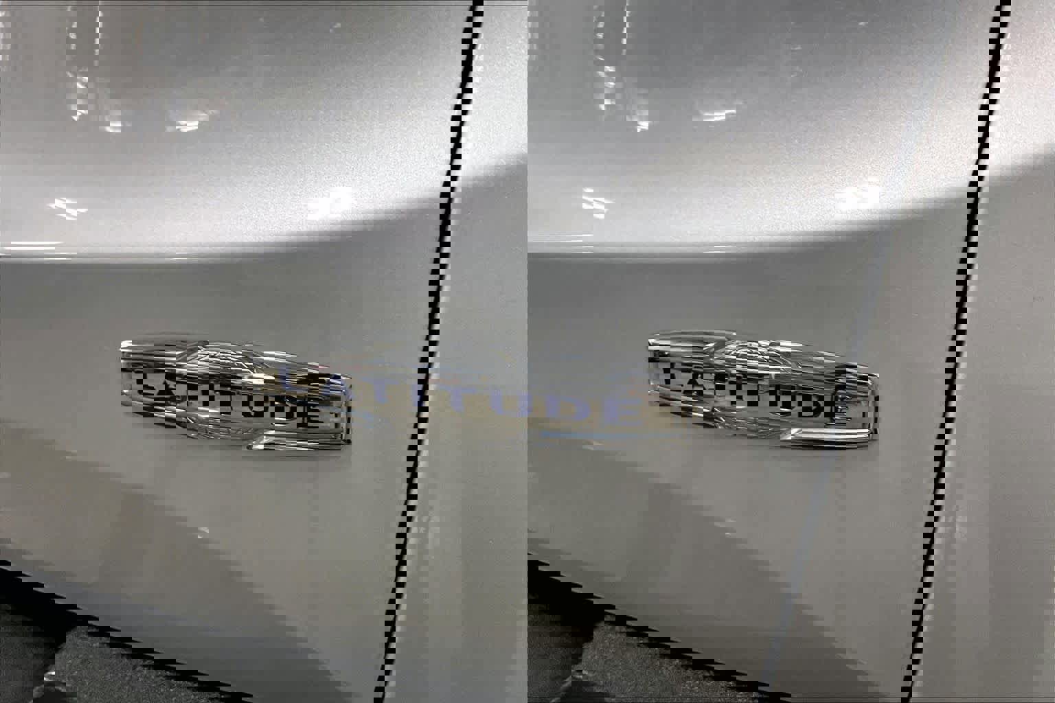 Used 2020 Jeep Renegade Latitude w/ Cold Weather Group image 10