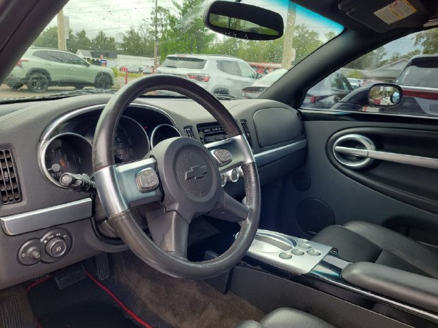 Used 2004 Chevrolet SSR w/ Preferred Equipment Group RWD image 12