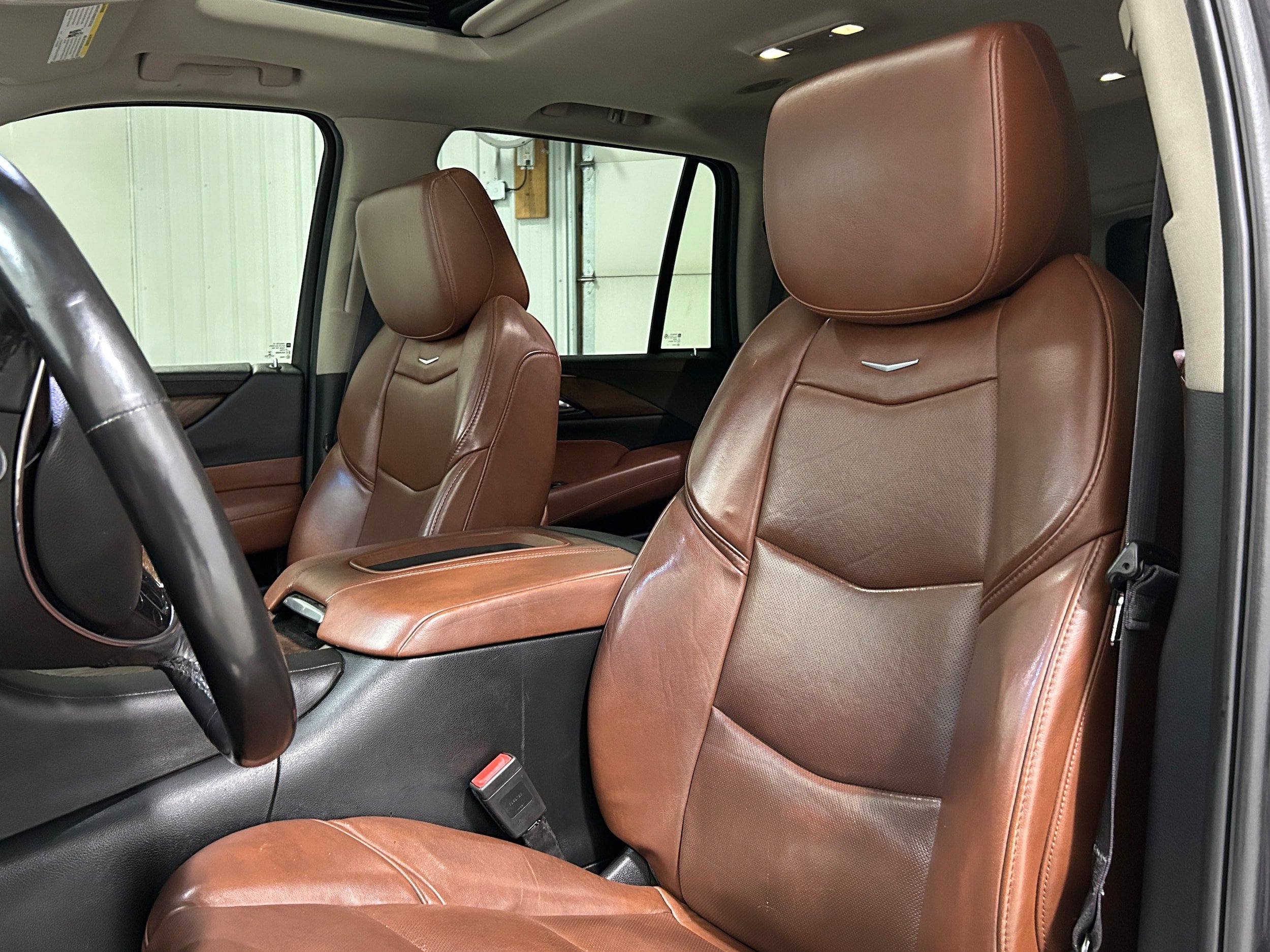Used 2017 Cadillac Escalade Luxury AWD/4WD image 27