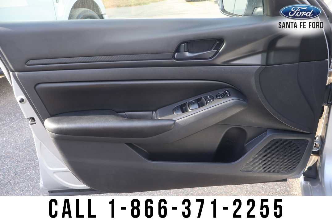 Used 2024 Nissan Altima 2.5 S FWD image 8