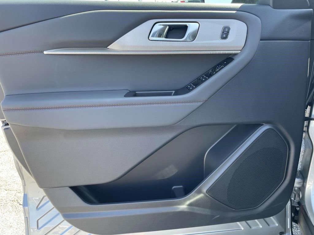 New 2025 Ford Explorer Active image 19