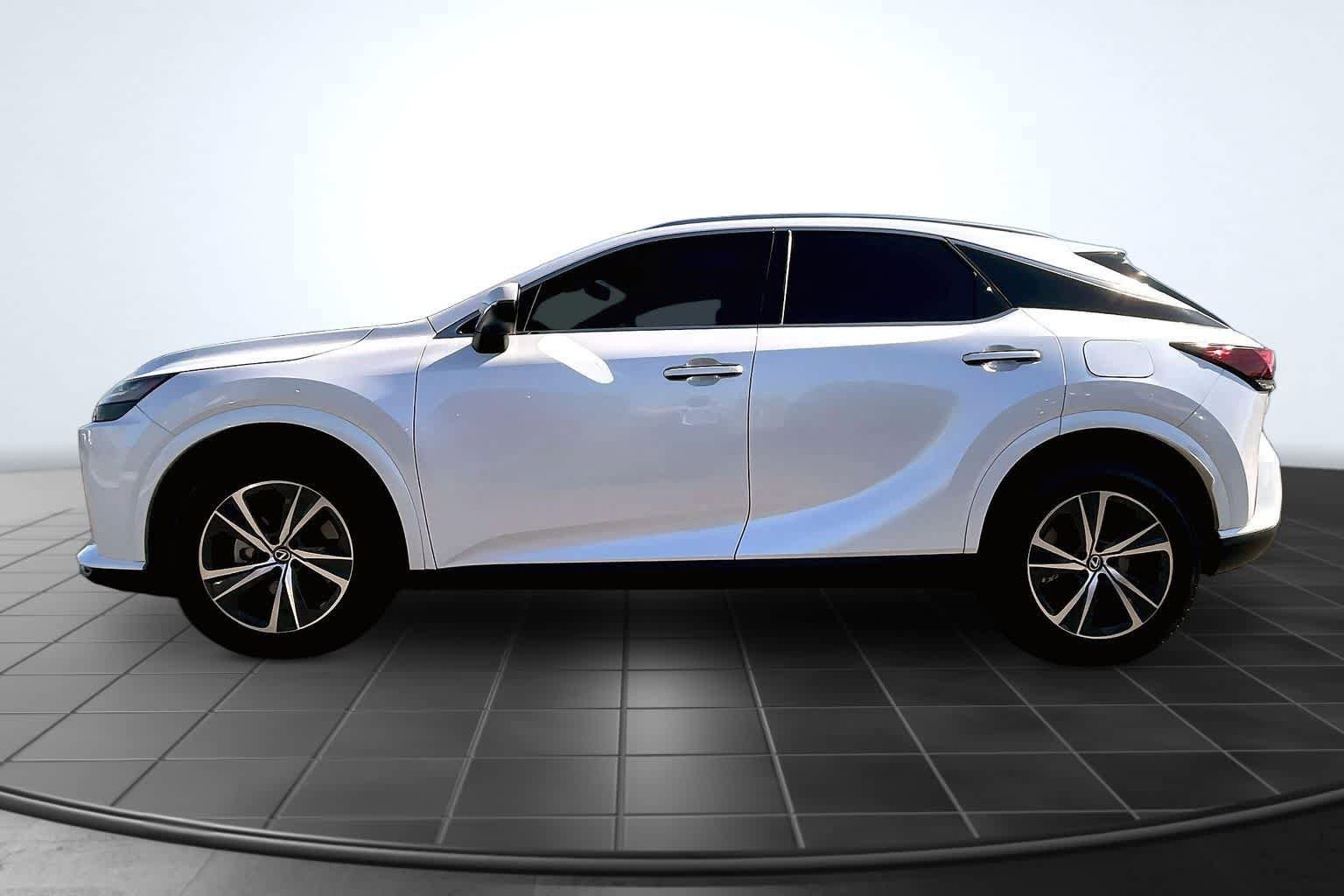 Used 2023 Lexus RX 350h w/ Accessory Package (Z1) AWD/4WD image 3