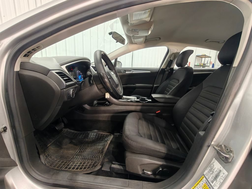 Used 2014 Ford Fusion SE FWD image 25