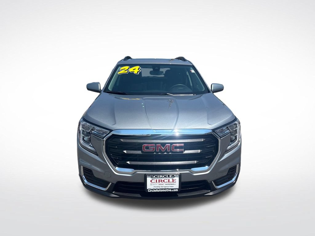Used 2024 GMC Terrain SLE w/ Driver Convenience Package FWD image 12