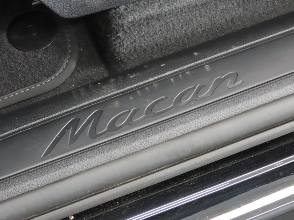 Certified 2026 Porsche Macan AWD/4WD image 43