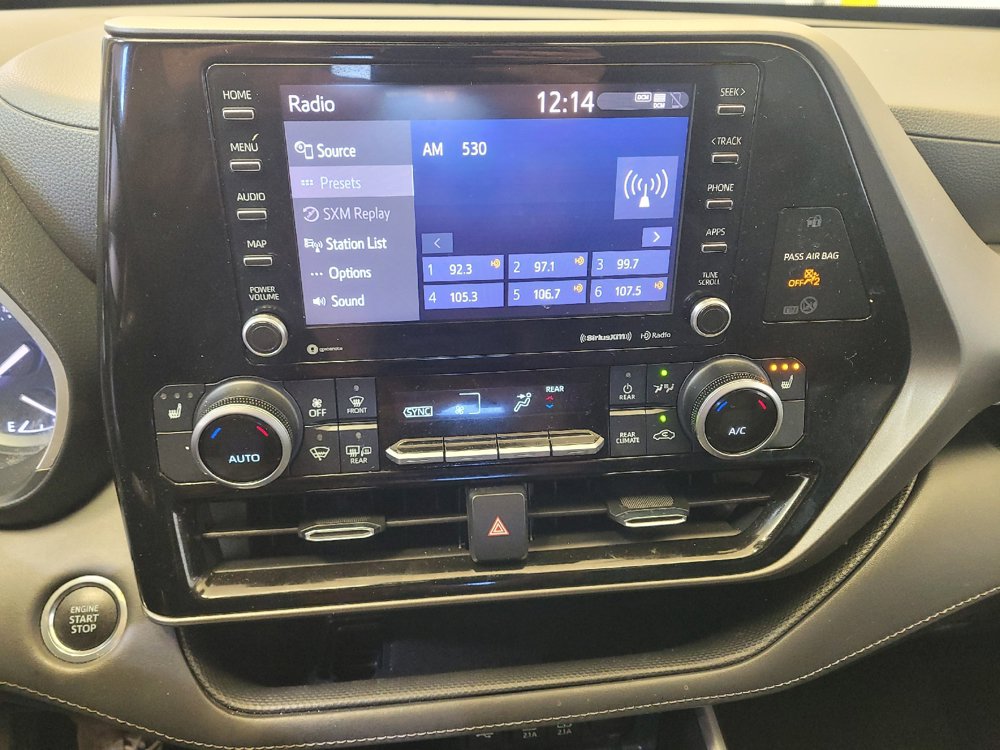 Used 2021 Toyota Highlander XLE AWD/4WD image 25