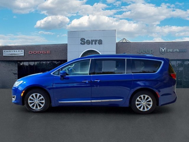 Used 2018 Chrysler Pacifica Touring-L Plus FWD image 4