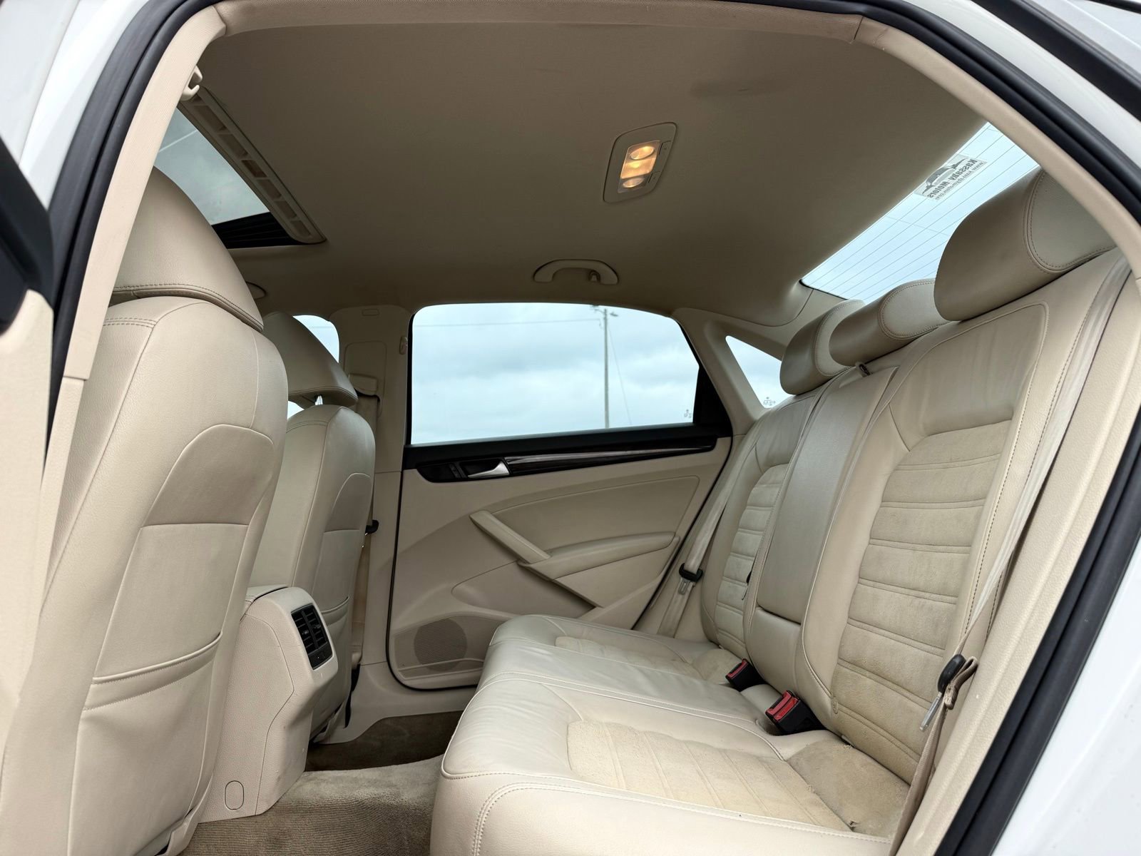 Used 2014 Volkswagen Passat 1.8T SEL Premium image 23