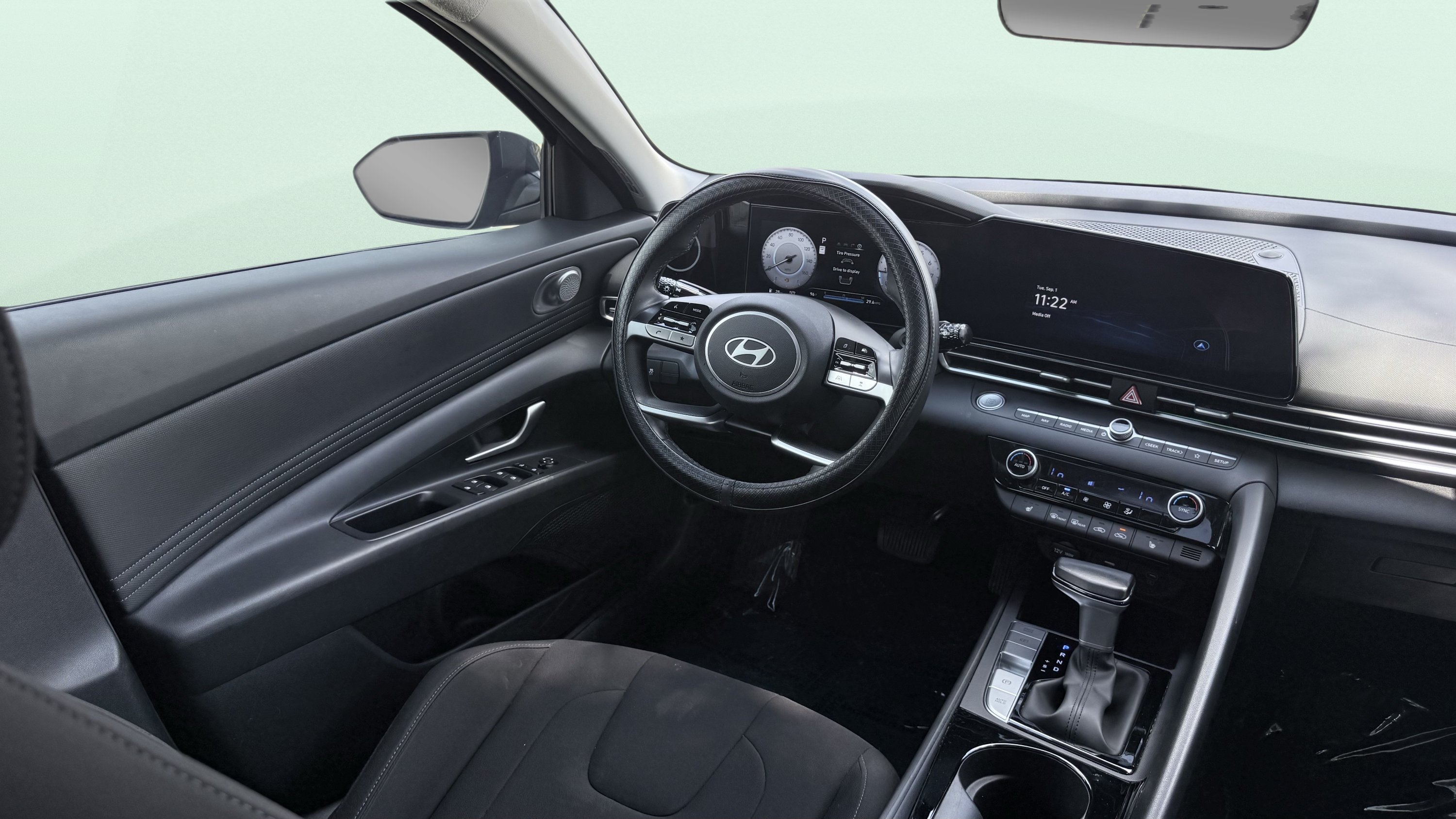 Used 2025 Hyundai Elantra SEL FWD image 44