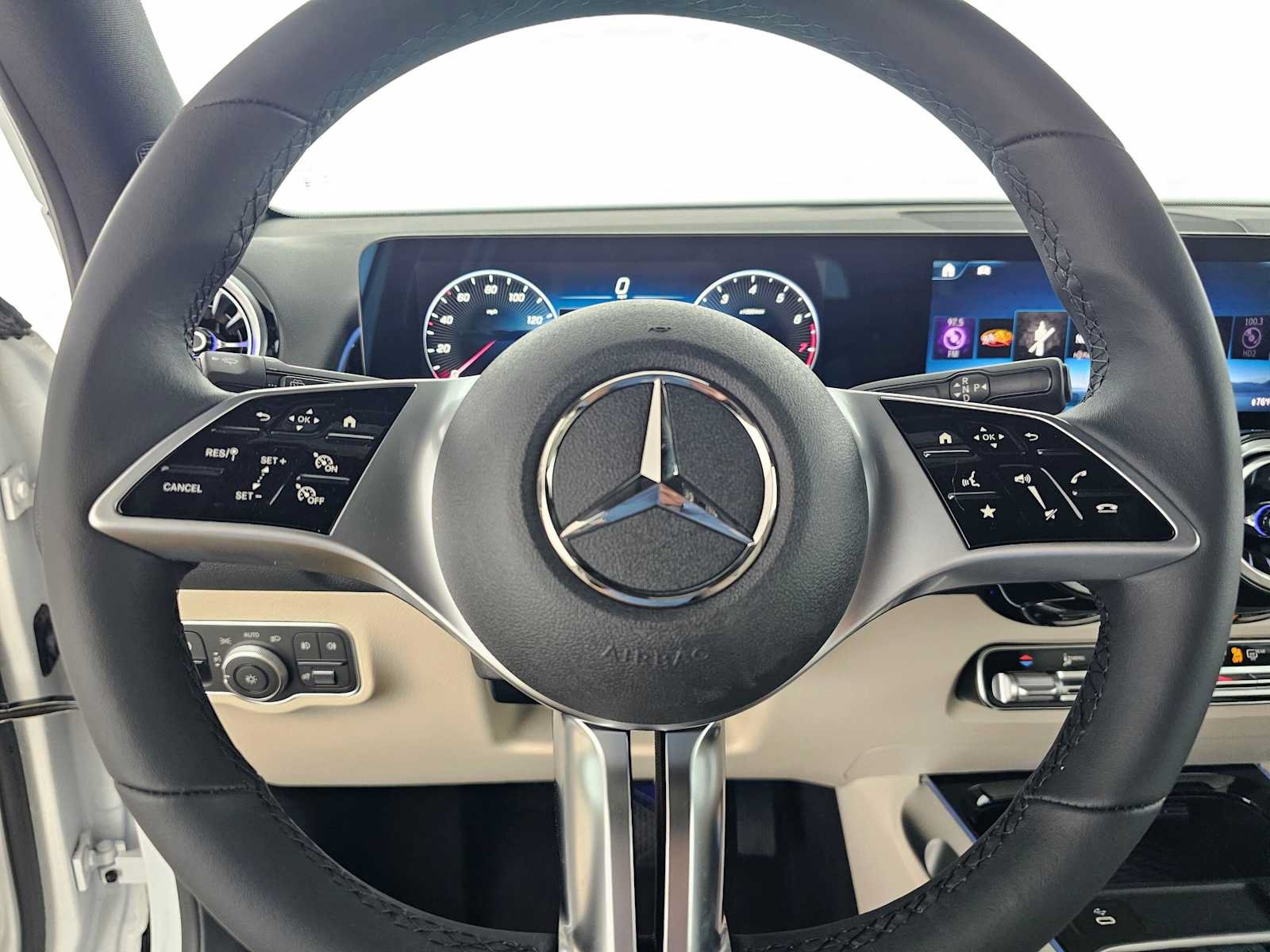 New 2026 Mercedes-Benz GLB 250 image 22