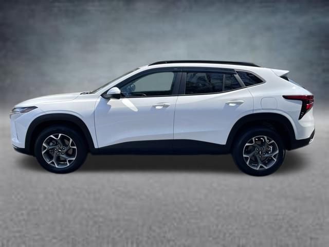 Used 2024 Chevrolet Trax LT w/ Driver Confidence Package image 2