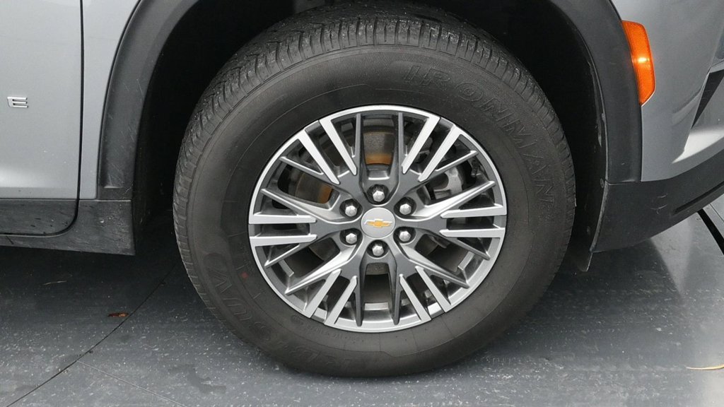 Used 2024 Chevrolet Traverse LT FWD image 16