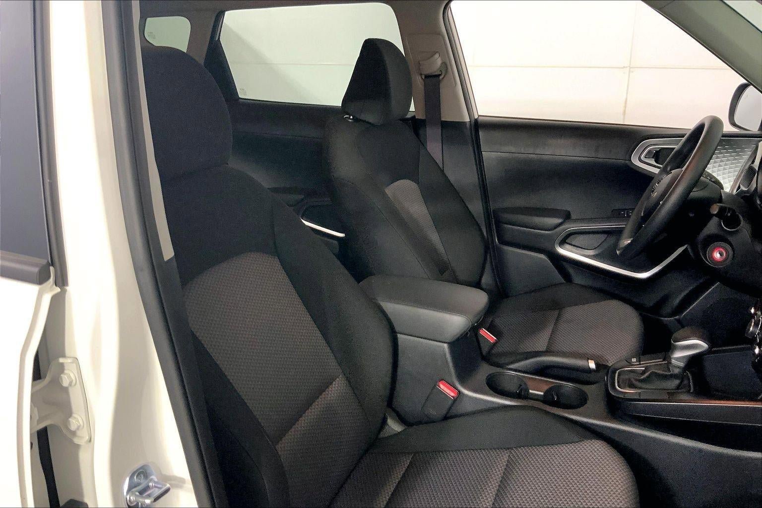 Certified 2025 Kia Soul LX image 7