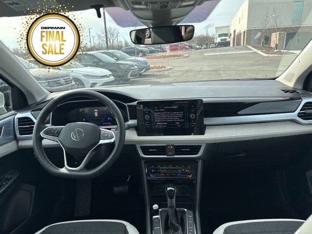 New 2025 Volkswagen Taos SE image 15