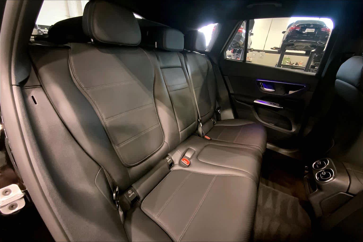 Used 2025 Mercedes-Benz GLC 300 image 18