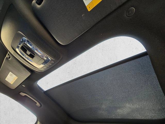 Used 2025 Mercedes-Benz GLB 250 image 12