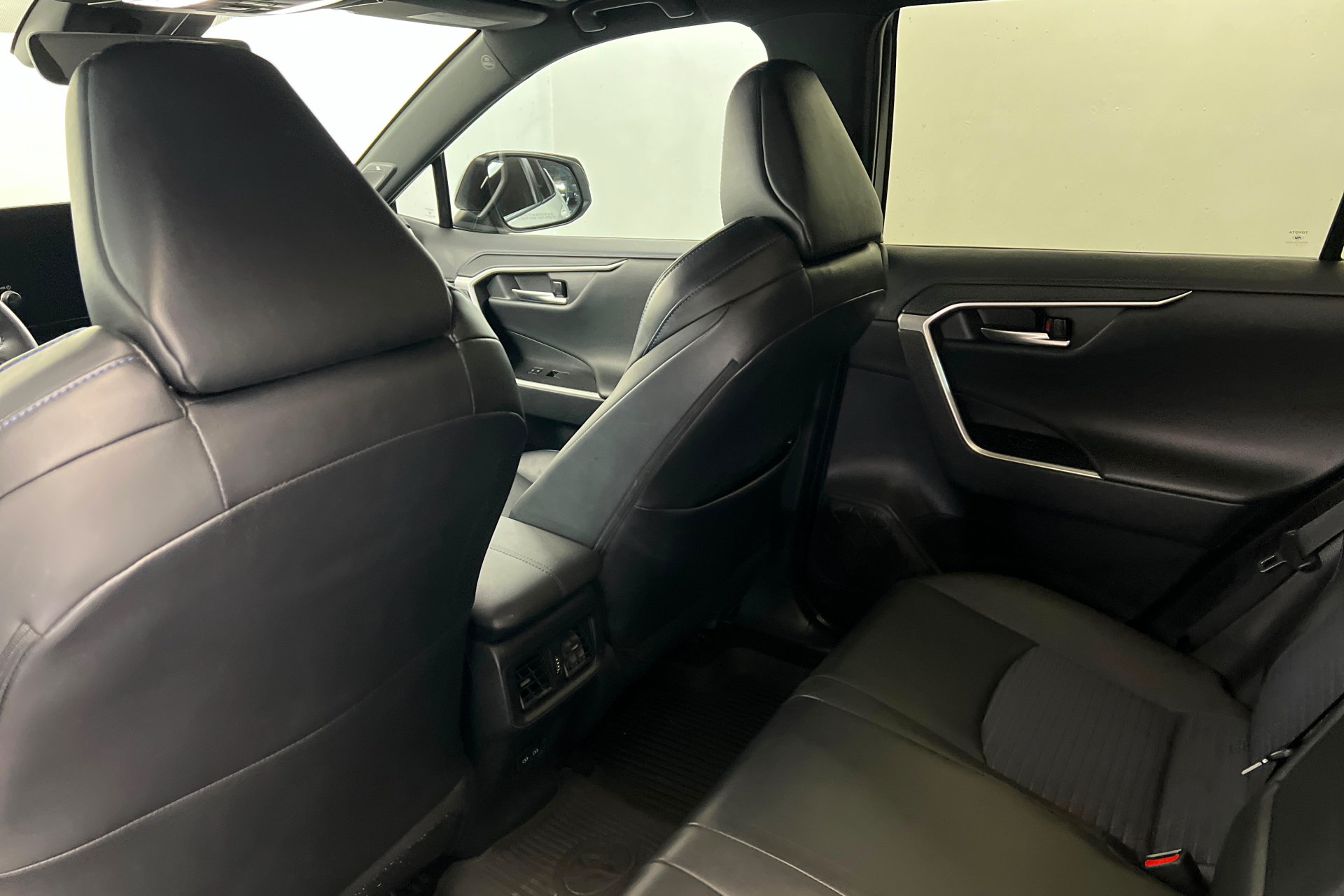 Used 2023 Toyota RAV4 XSE AWD/4WD image 19