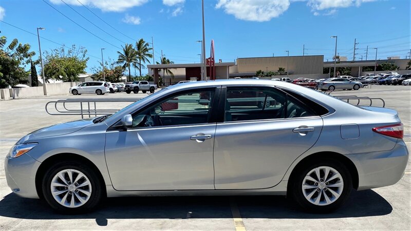 Used 2017 Toyota Camry LE FWD image 3