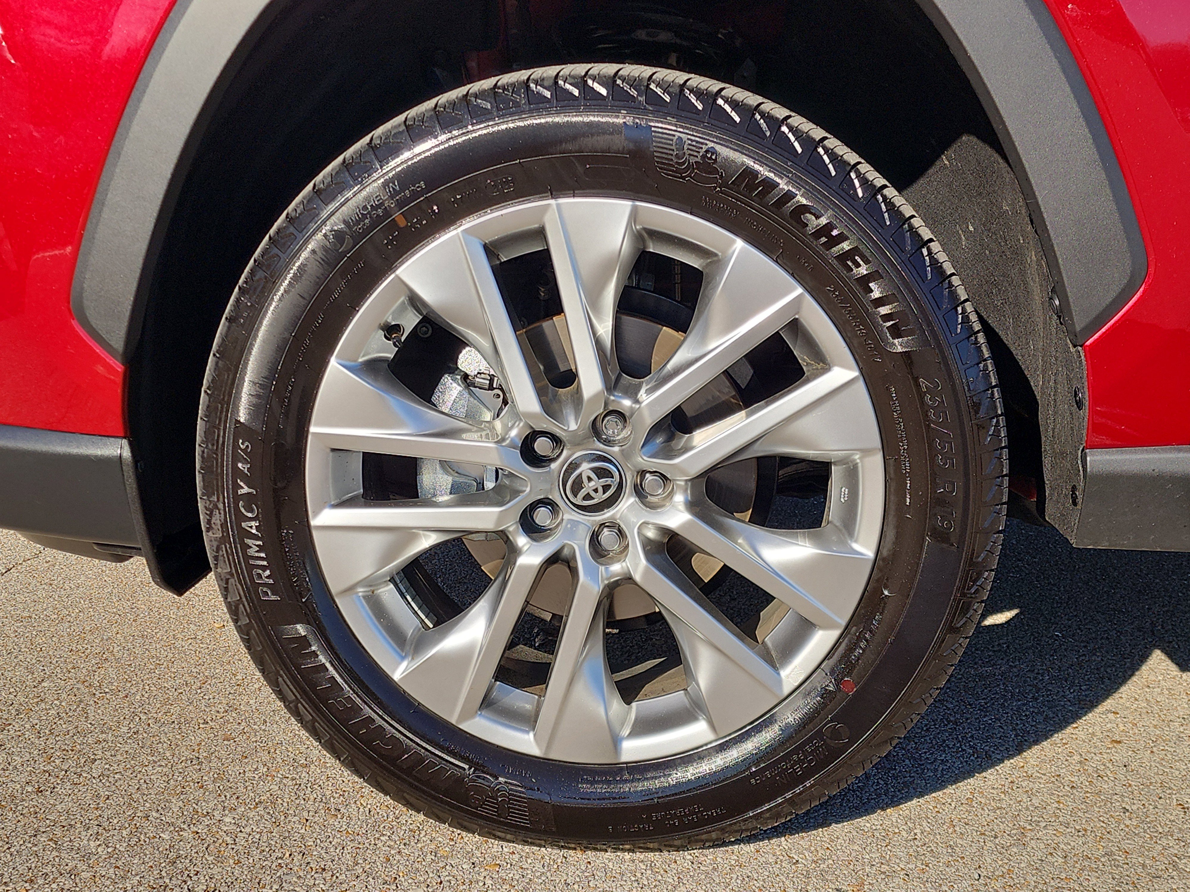 Used 2025 Toyota RAV4 Limited image 9