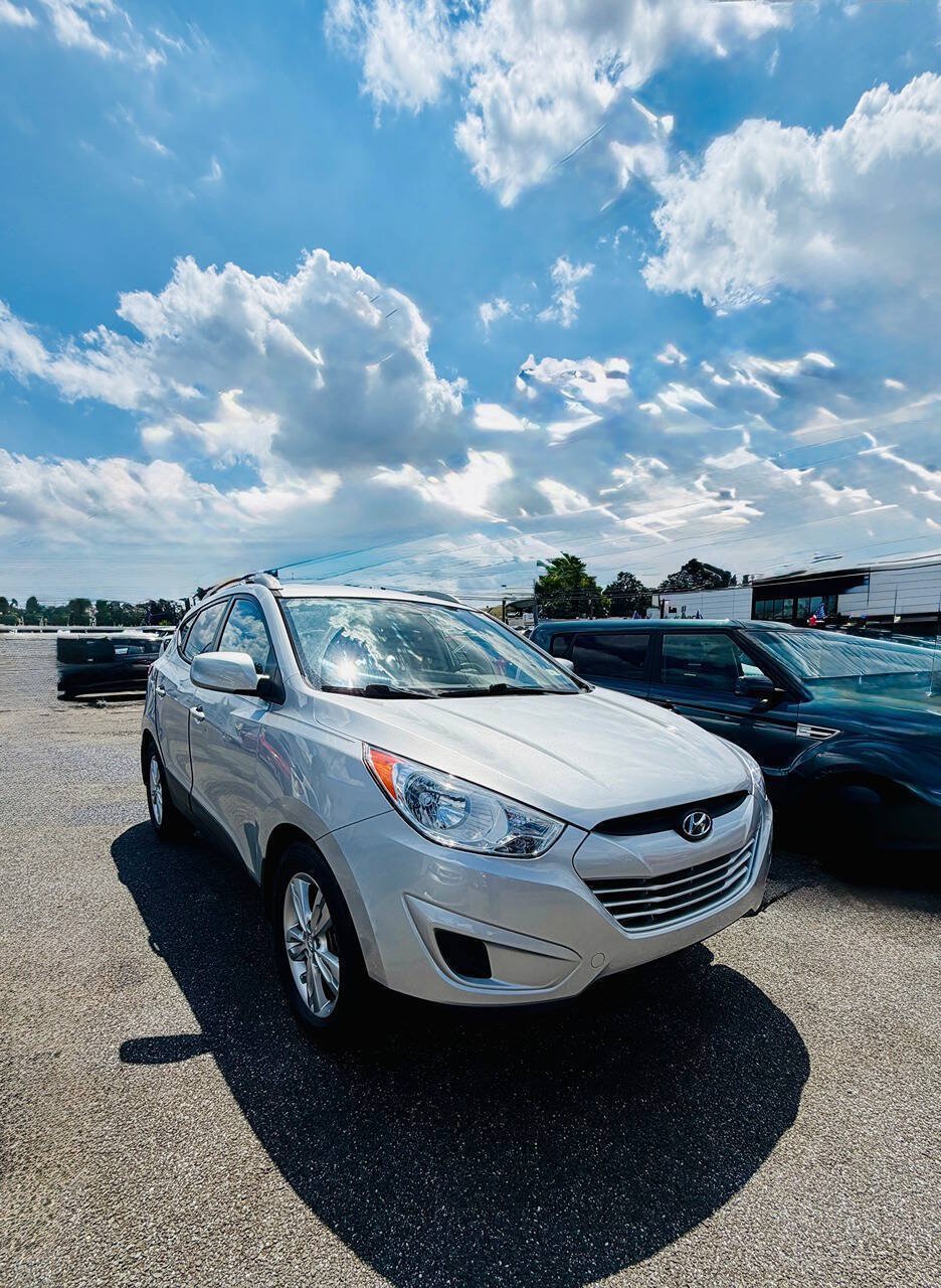 Used 2011 Hyundai Tucson GLS AWD/4WD image 2