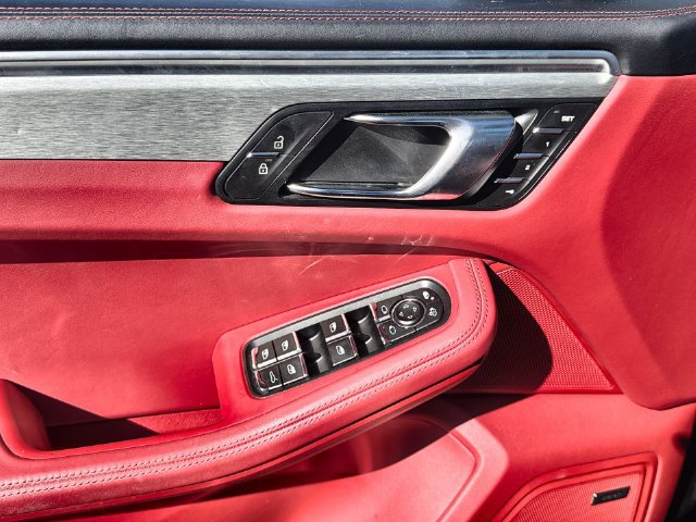 Used 2020 Porsche Macan Turbo AWD/4WD image 13