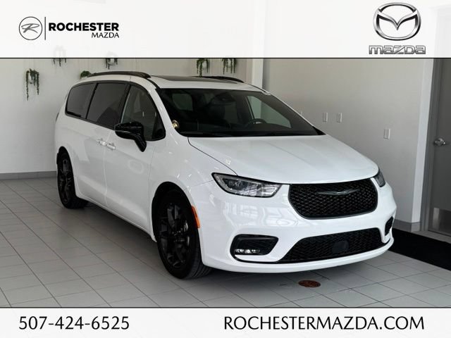 Used 2025 Chrysler Pacifica Limited FWD image 1