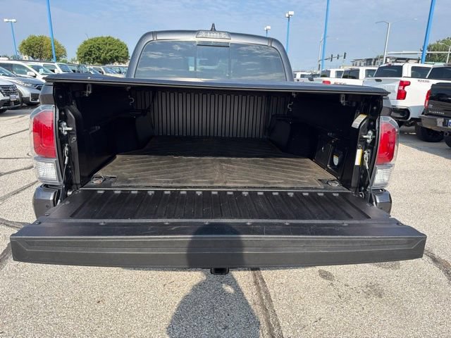 Used 2022 Toyota Tacoma TRD Sport w/ TRD Premium Sport Package AWD/4WD image 14