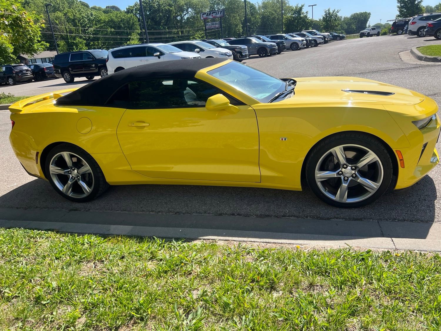 Used 2017 Chevrolet Camaro SS RWD image 4