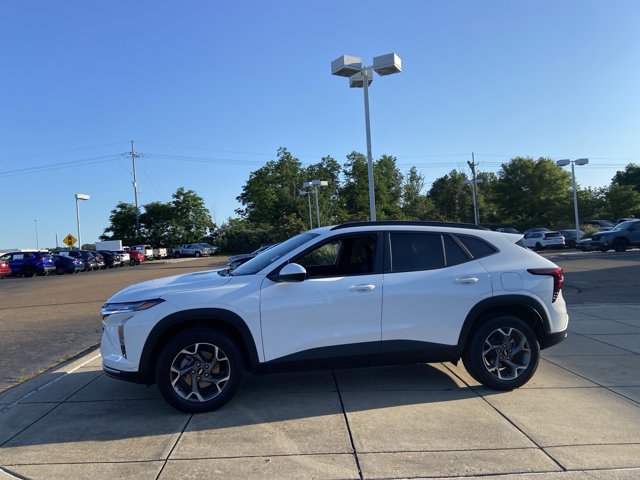 Used 2025 Chevrolet Trax LT w/ LT Convenience Package FWD image 6