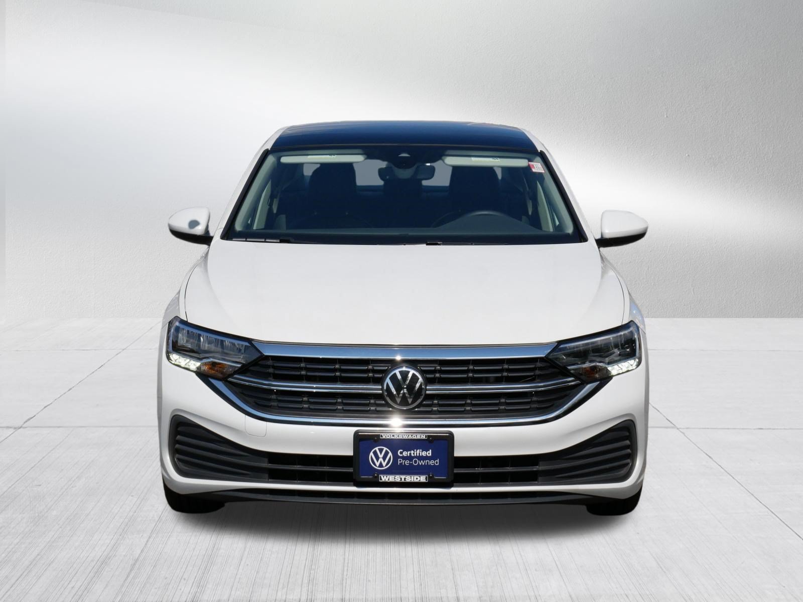Certified 2023 Volkswagen Jetta SE w/ Panoramic Sunroof Package FWD image 2