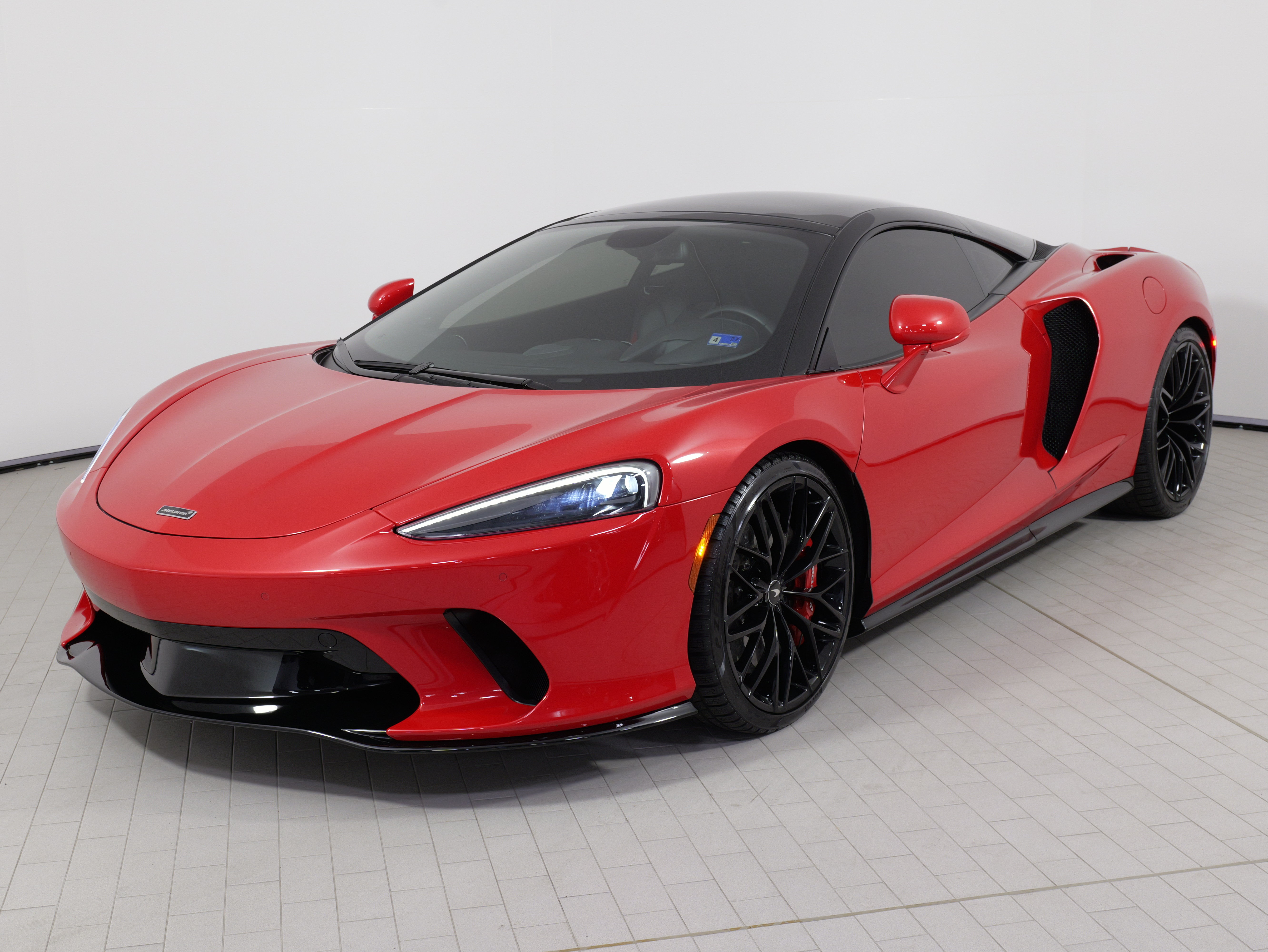 Used 2022 McLaren GT RWD image 3