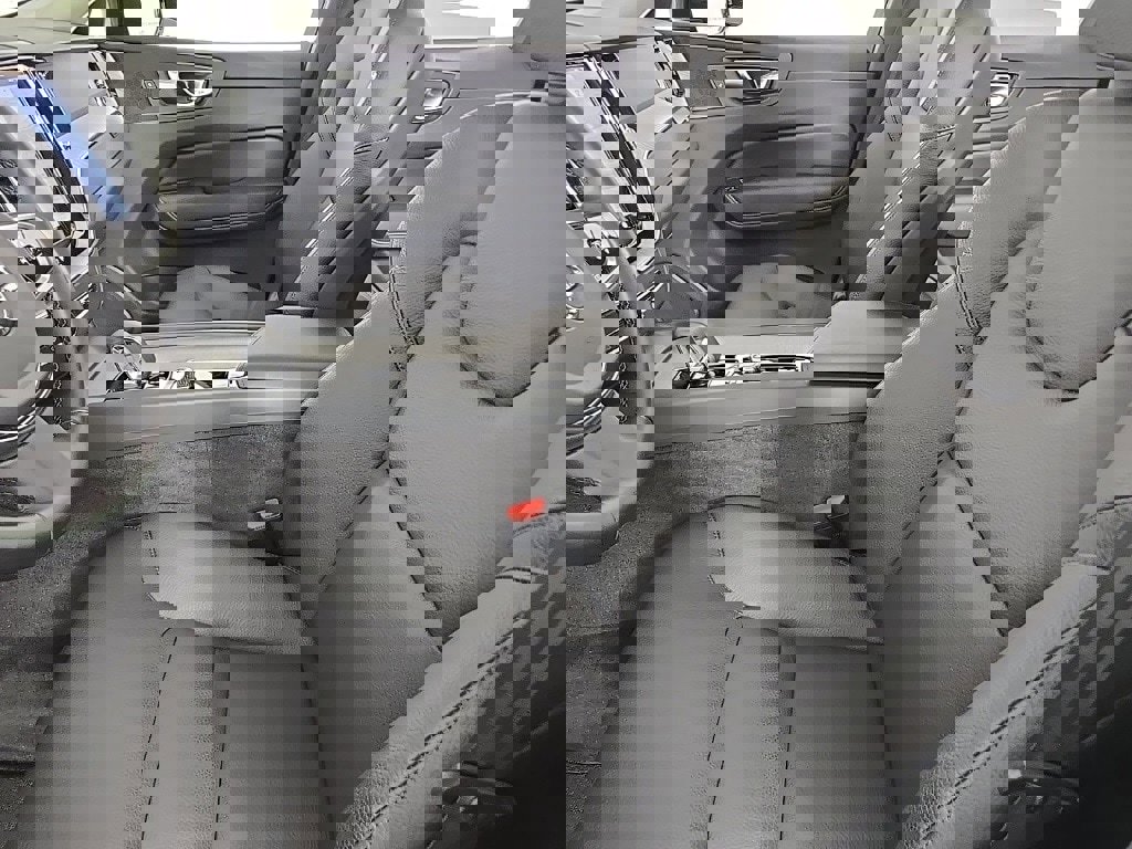 New 2025 Volvo XC60 B5 Plus w/ Protection Package Premier image 22