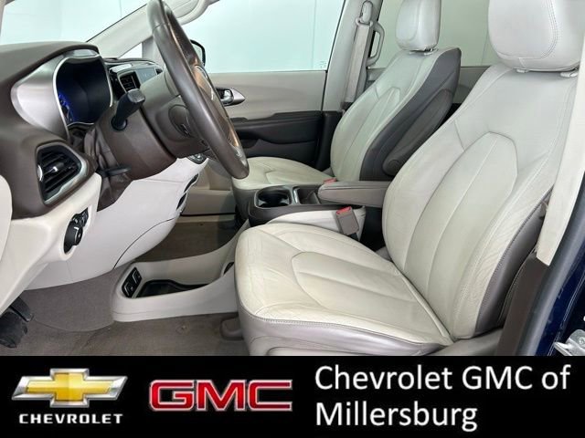 Used 2017 Chrysler Pacifica Touring-L image 15