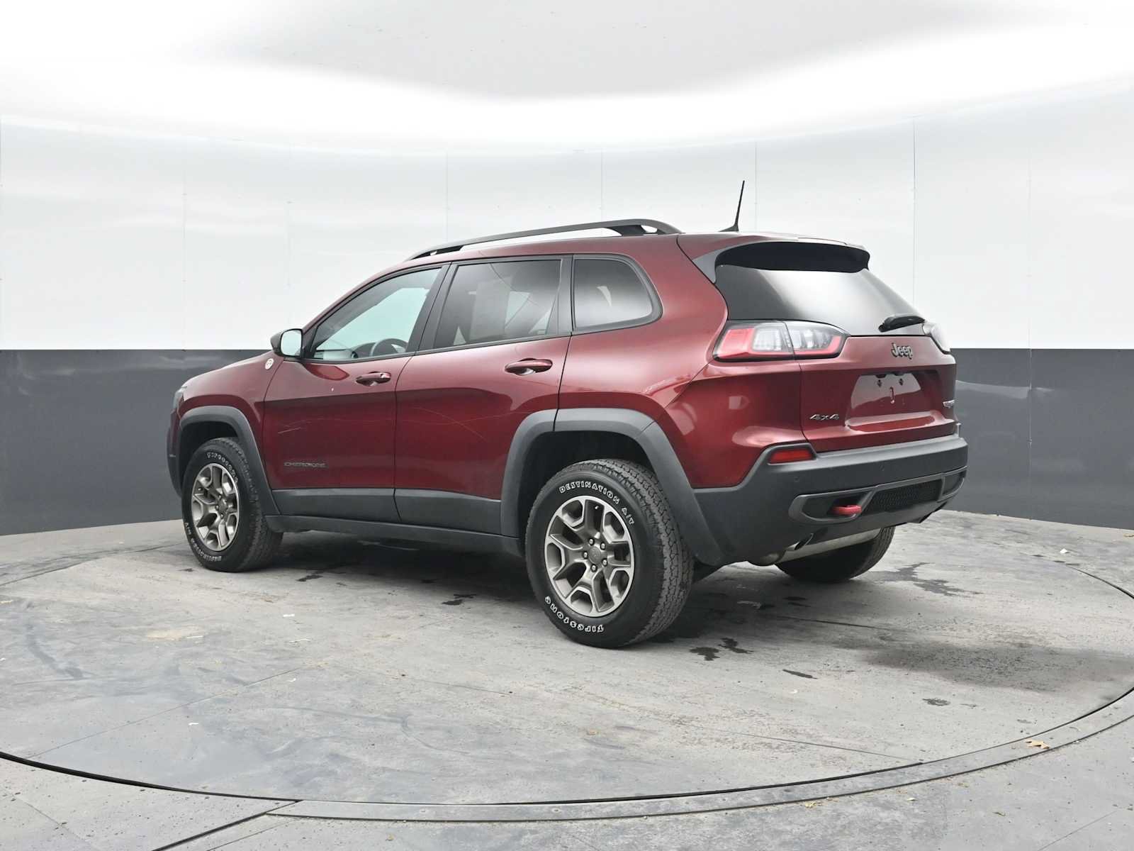 Used 2021 Jeep Cherokee Trailhawk w/ Sun, Sound & Nav Group AWD/4WD image 2