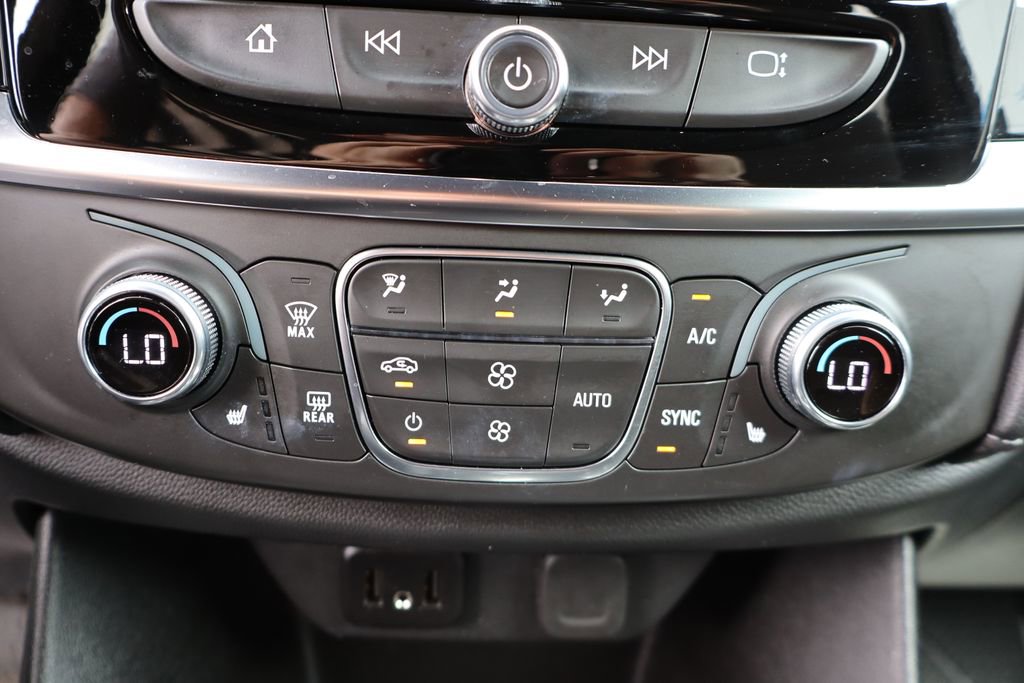 Used 2023 Chevrolet Traverse LT FWD image 24