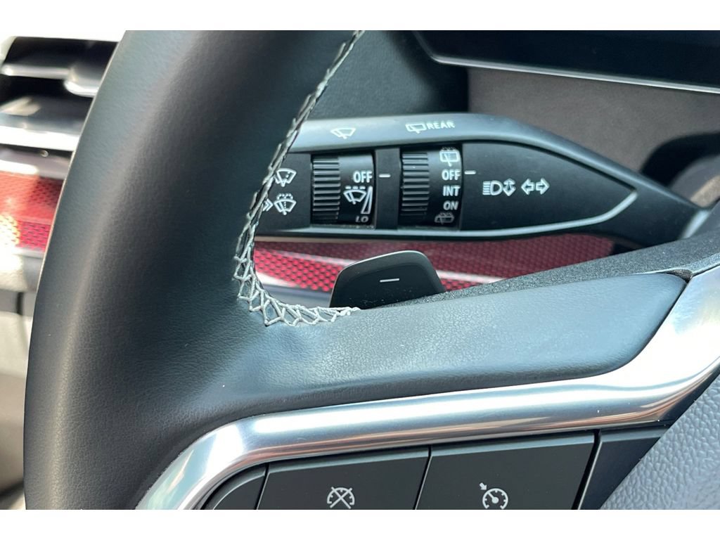 Used 2025 Chevrolet Traverse Z71 w/ Enhanced Driving Package AWD/4WD image 36