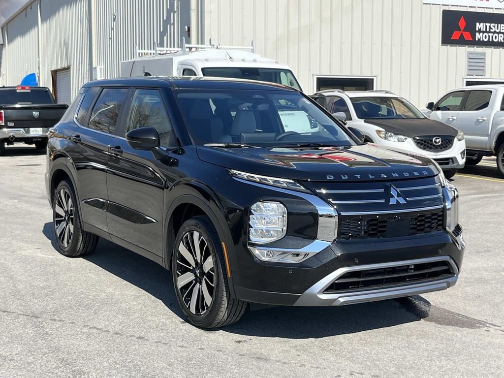 New 2026 Mitsubishi Outlander SE image 6