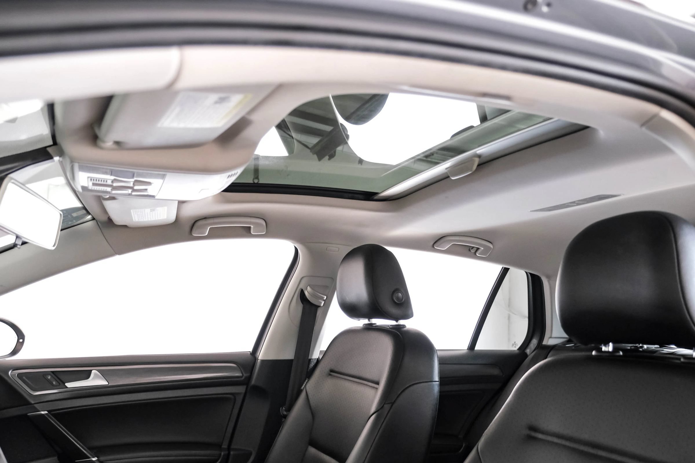 Used 2019 Volkswagen Golf SE FWD image 4