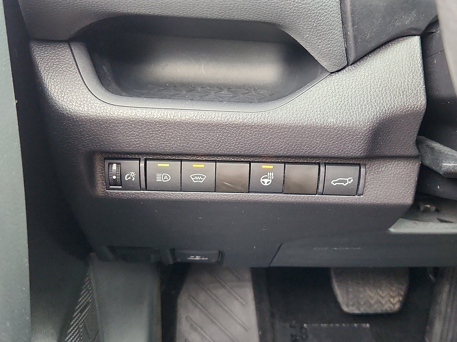 Used 2024 Toyota RAV4 XLE w/ Convenience Package AWD/4WD image 27