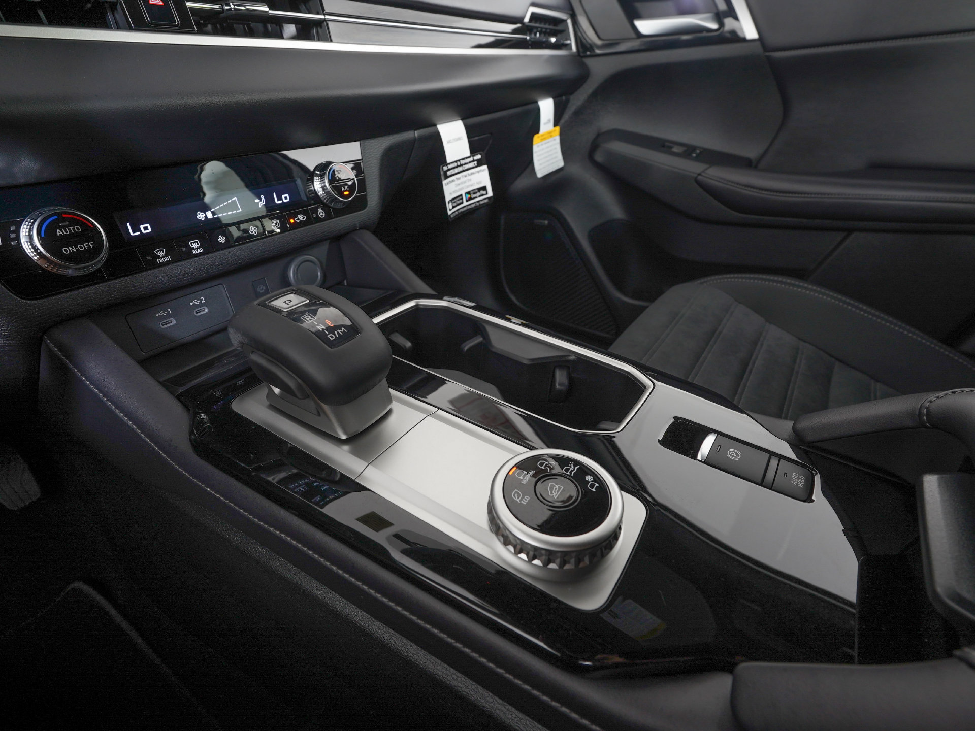 New 2026 Mitsubishi Outlander LE FWD image 14