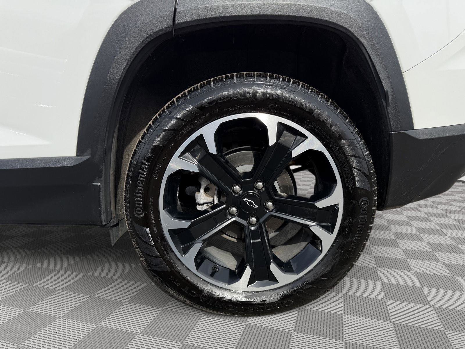 Used 2025 Chevrolet Equinox LT w/ Convenience Package II image 8