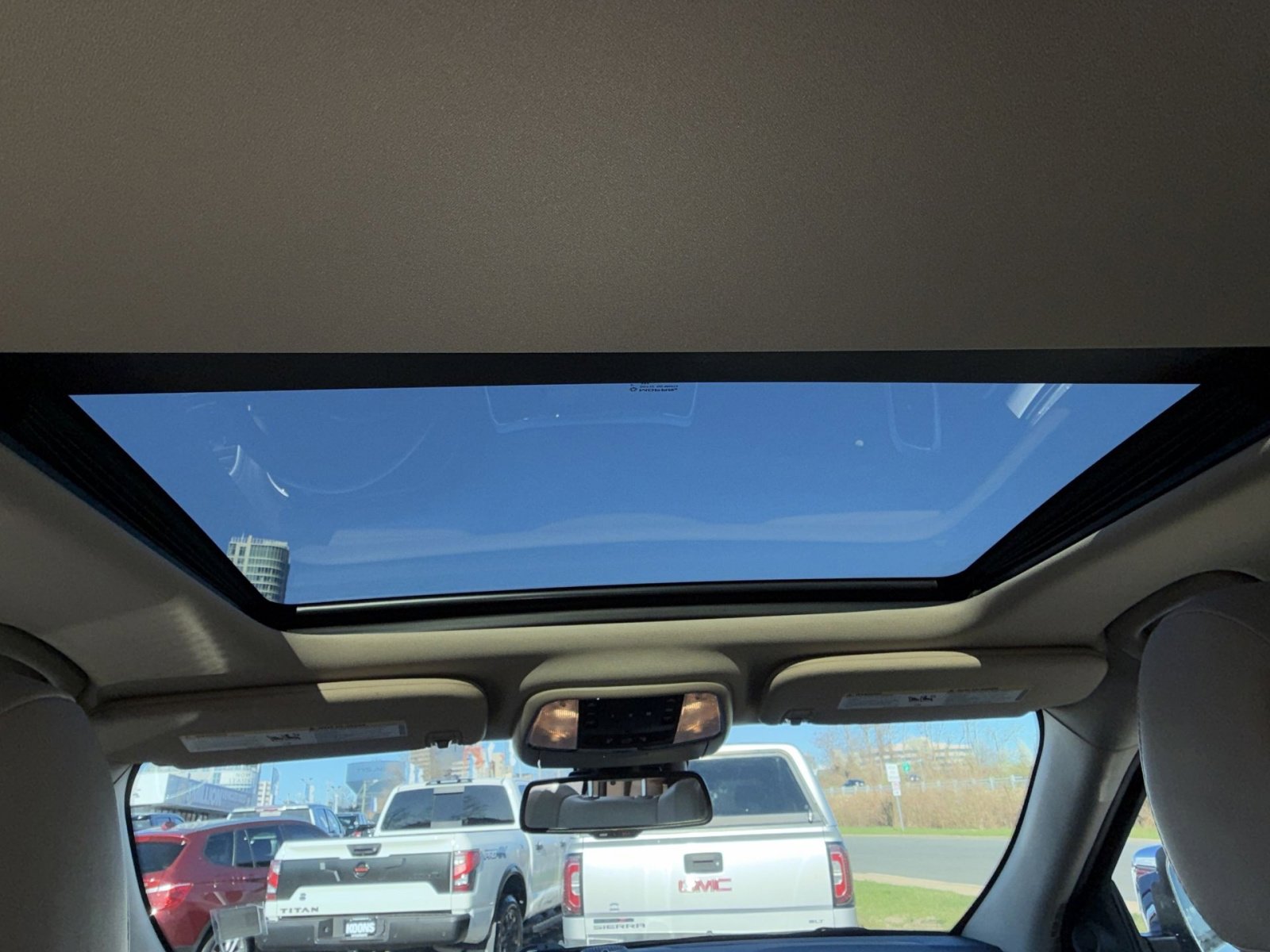 Used 2015 Jeep Grand Cherokee Limited w/ Luxury Group II image 23