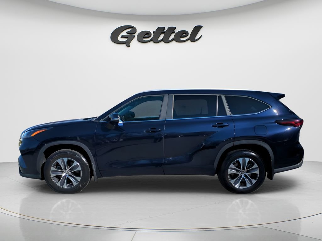 Certified 2024 Toyota Highlander XLE image 8
