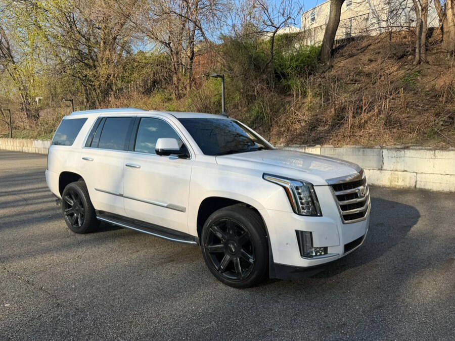 Used 2018 Cadillac Escalade Luxury AWD/4WD image 11